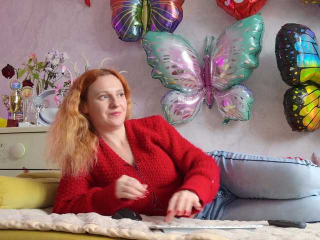 ladybigsmile's BongaCams show and profile