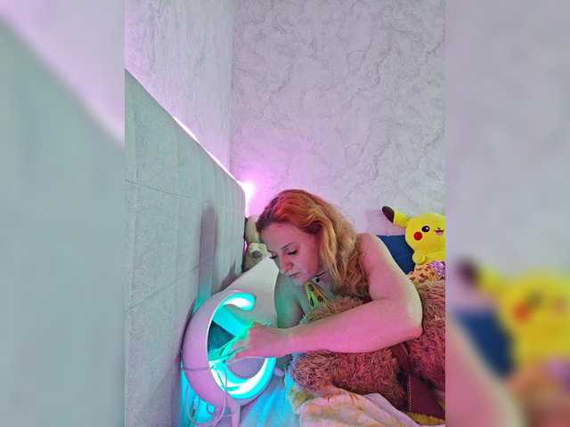 ladybigsmile's BongaCams show and profile