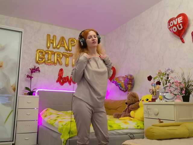 ladybigsmile's BongaCams show and profile