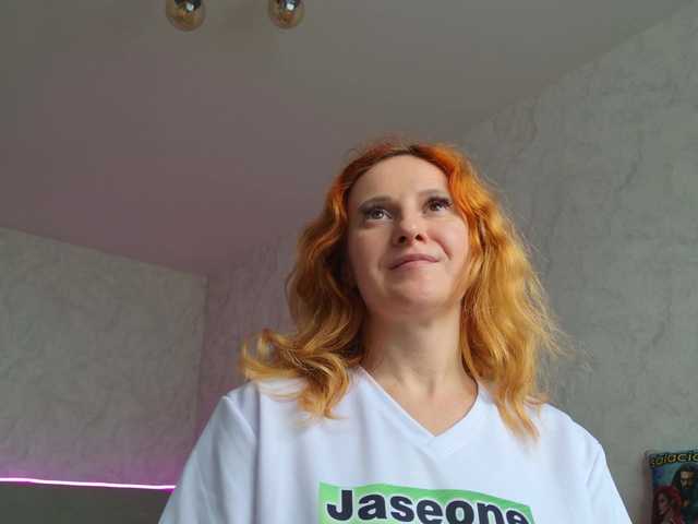 ladybigsmile's BongaCams show and profile