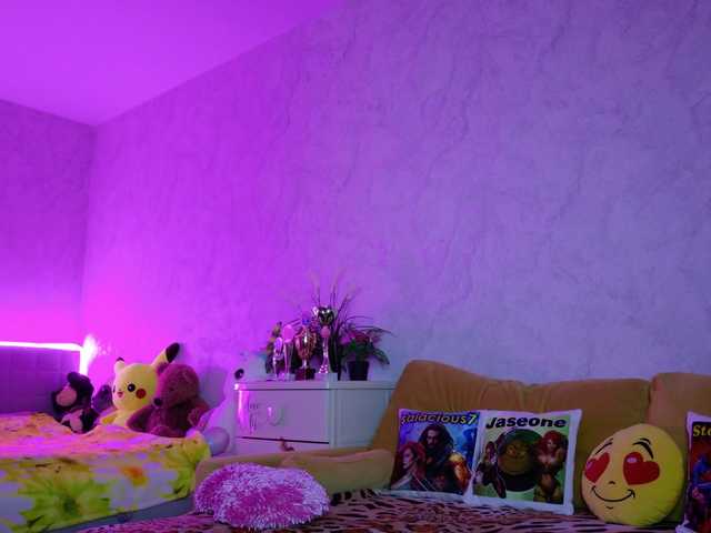 ladybigsmile's BongaCams show and profile