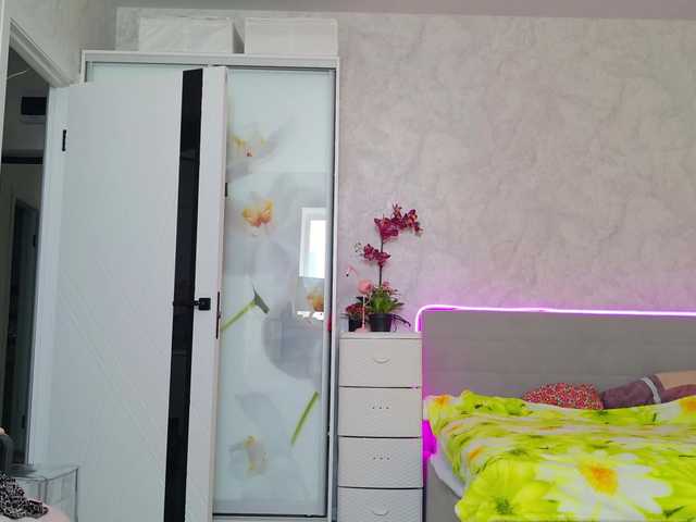 ladybigsmile's BongaCams show and profile