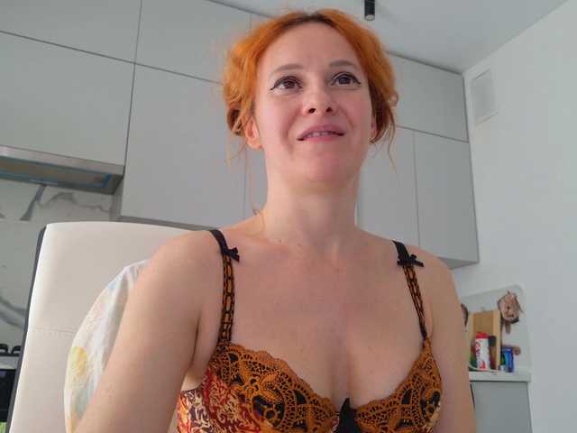 ladybigsmile's BongaCams show and profile