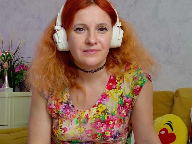 ladybigsmile's BongaCams show and profile