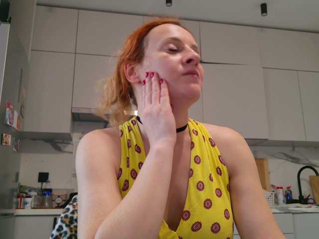 ladybigsmile's BongaCams show and profile