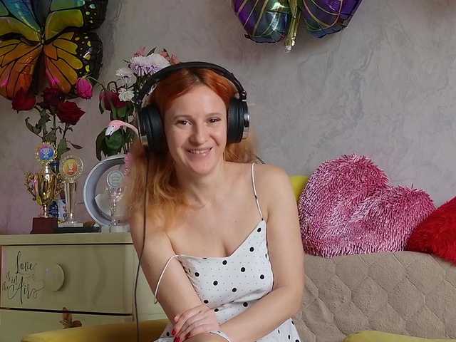 ladybigsmile's BongaCams show and profile