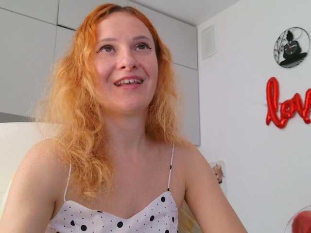 ladybigsmile's BongaCams show and profile