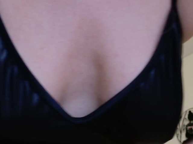 ladybigsmile's BongaCams show and profile