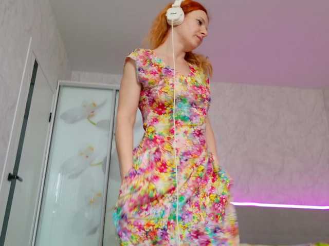 ladybigsmile's BongaCams show and profile