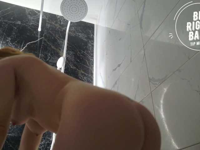 ladybigsmile's BongaCams show and profile