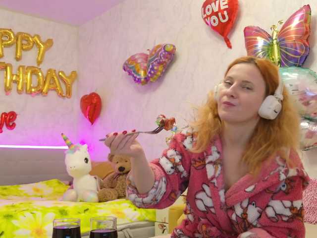 ladybigsmile's BongaCams show and profile