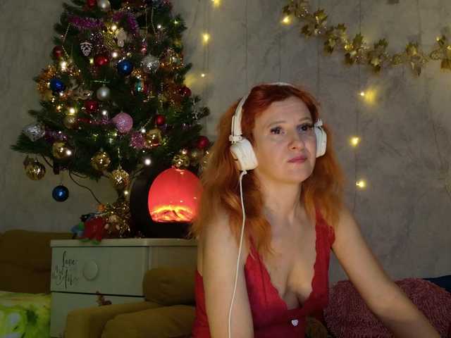 ladybigsmile's BongaCams show and profile