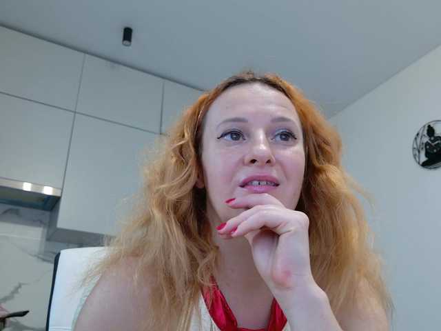 ladybigsmile's BongaCams show and profile