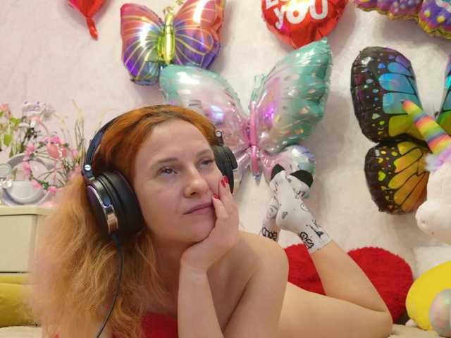 ladybigsmile's BongaCams show and profile