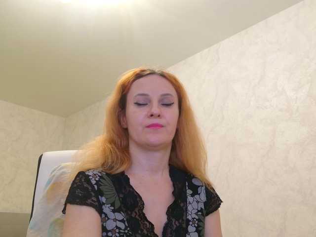 ladybigsmile's BongaCams show and profile