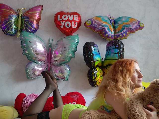 ladybigsmile's BongaCams show and profile