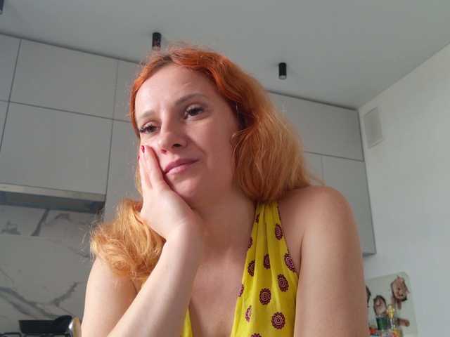 ladybigsmile's BongaCams show and profile
