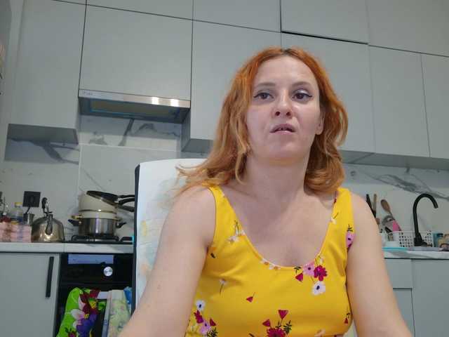 ladybigsmile's BongaCams show and profile