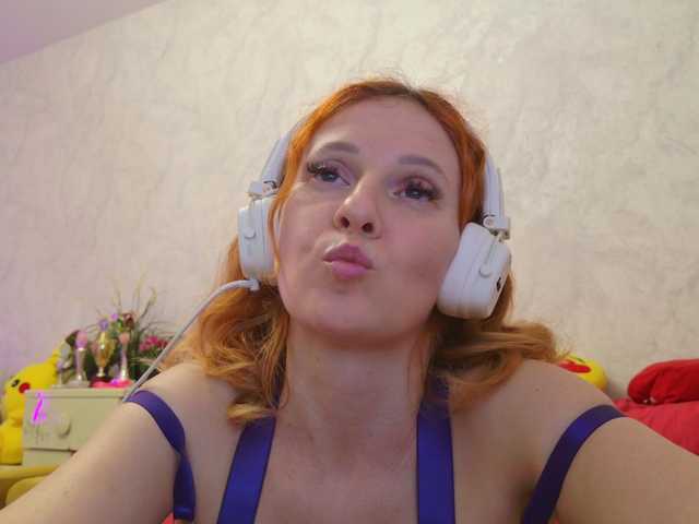 ladybigsmile's BongaCams show and profile
