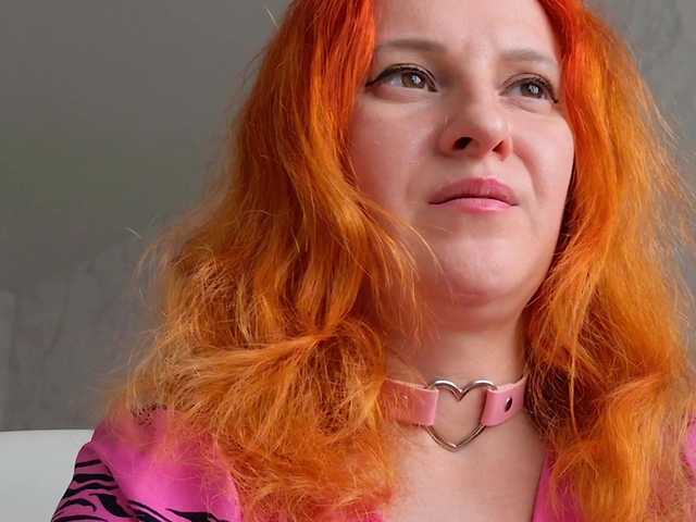 ladybigsmile's BongaCams show and profile