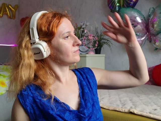 ladybigsmile's BongaCams show and profile