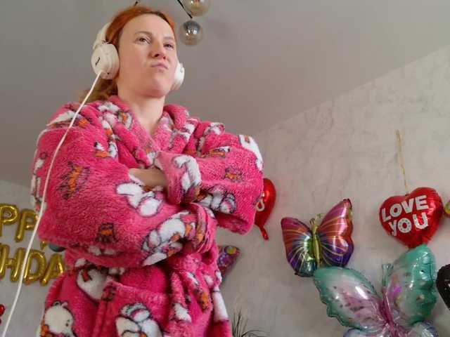 ladybigsmile's BongaCams show and profile