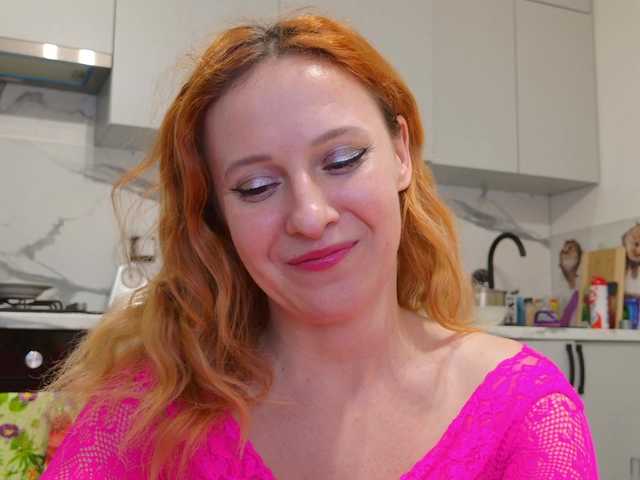 ladybigsmile's BongaCams show and profile