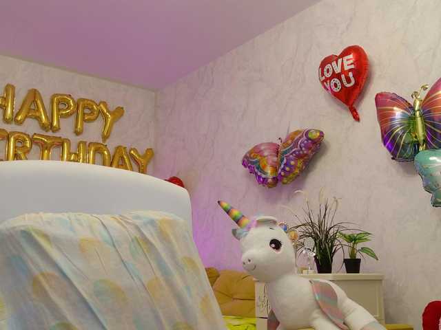 ladybigsmile's BongaCams show and profile