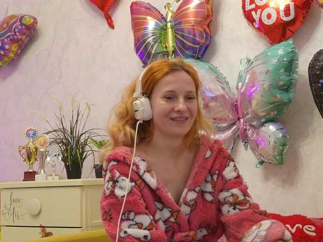 ladybigsmile's BongaCams show and profile