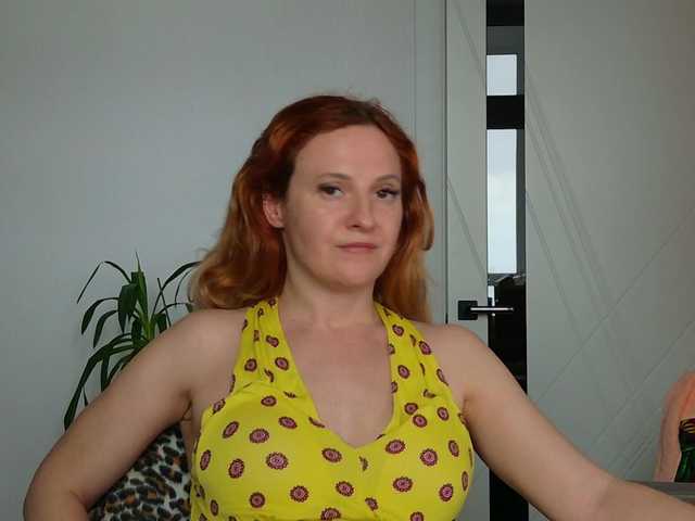 ladybigsmile's BongaCams show and profile