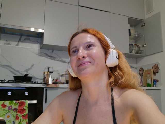 ladybigsmile's BongaCams show and profile