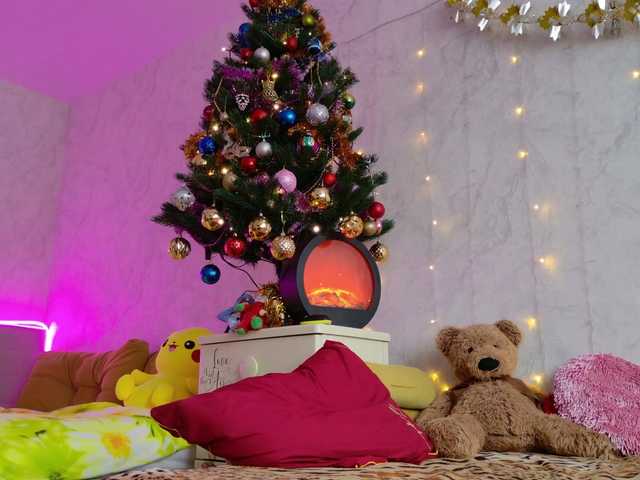 ladybigsmile's BongaCams show and profile