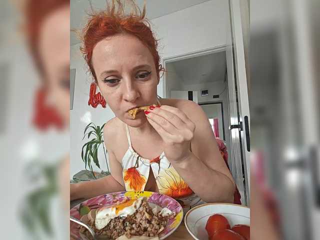 ladybigsmile's BongaCams show and profile