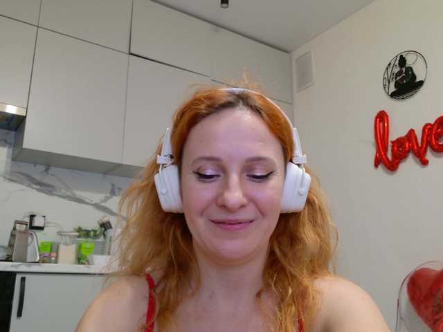 ladybigsmile from BongaCams is Freechat