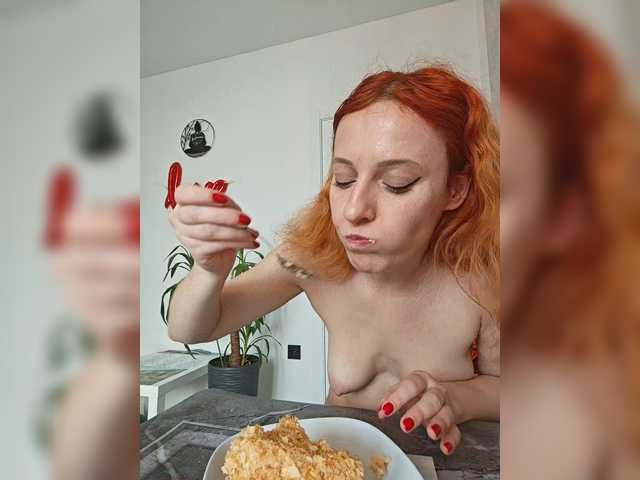 ladybigsmile's BongaCams show and profile