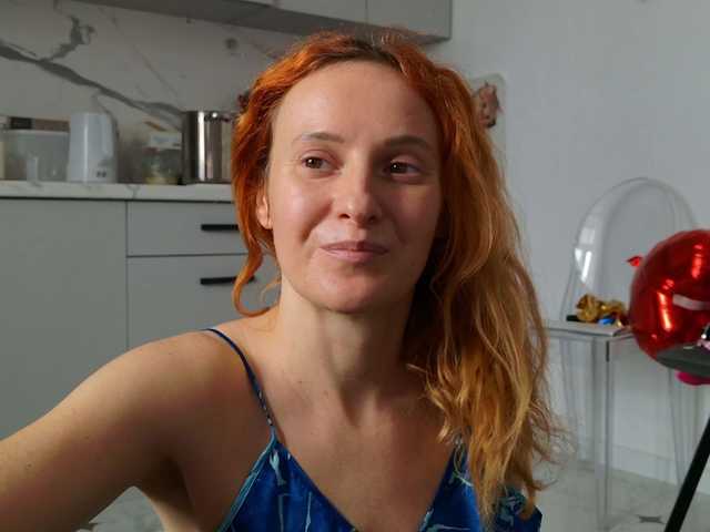 ladybigsmile's BongaCams show and profile