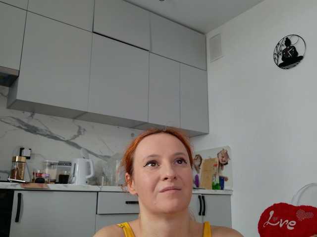 ladybigsmile's BongaCams show and profile