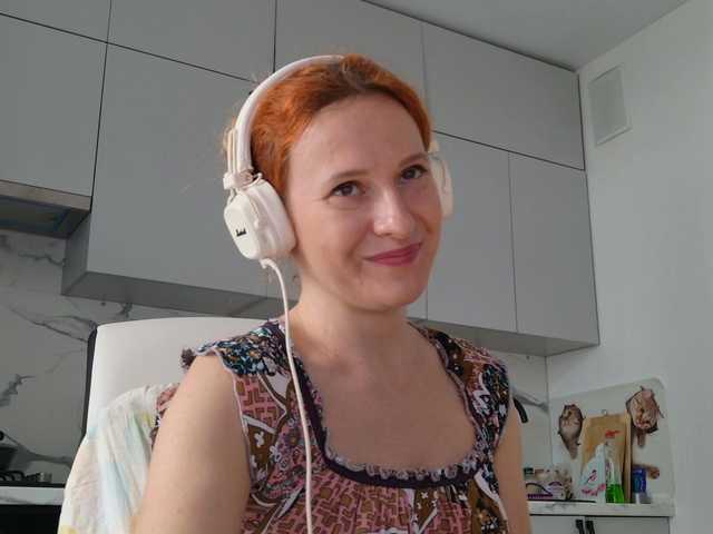 ladybigsmile's BongaCams show and profile