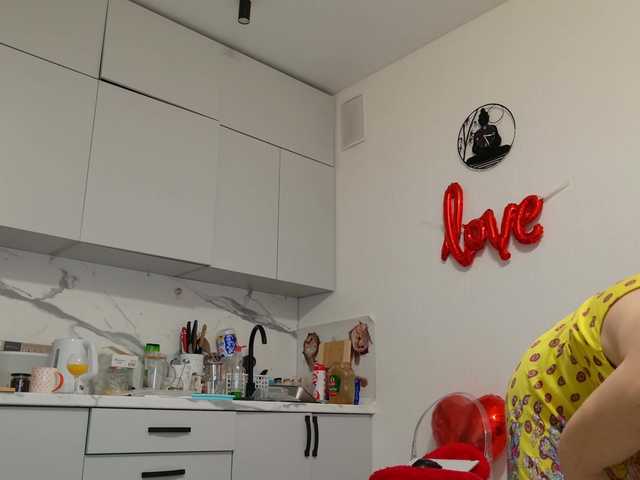 ladybigsmile's BongaCams show and profile