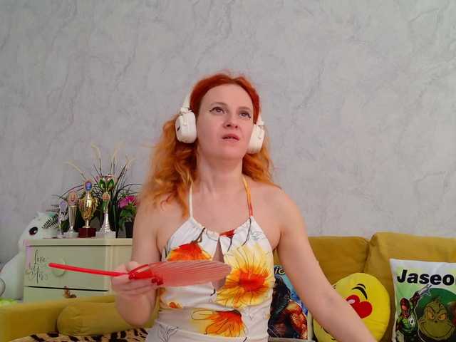 ladybigsmile's BongaCams show and profile