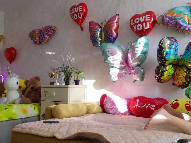 ladybigsmile's BongaCams show and profile