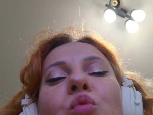 ladybigsmile's BongaCams show and profile