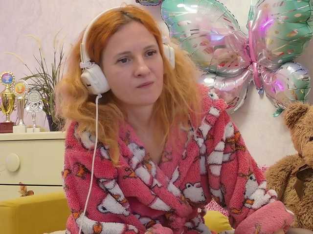 ladybigsmile's BongaCams show and profile