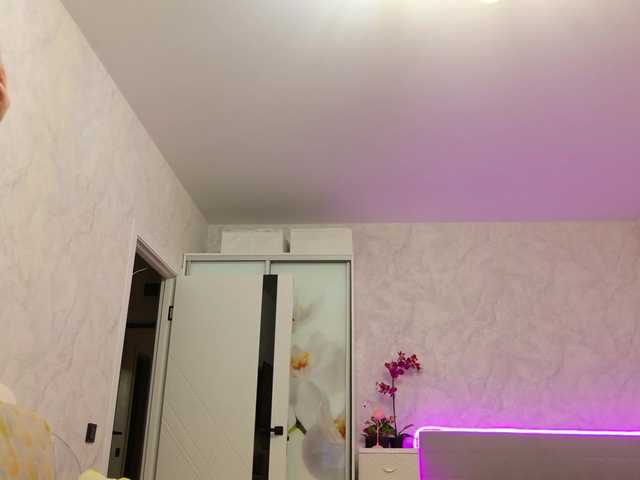 ladybigsmile's BongaCams show and profile