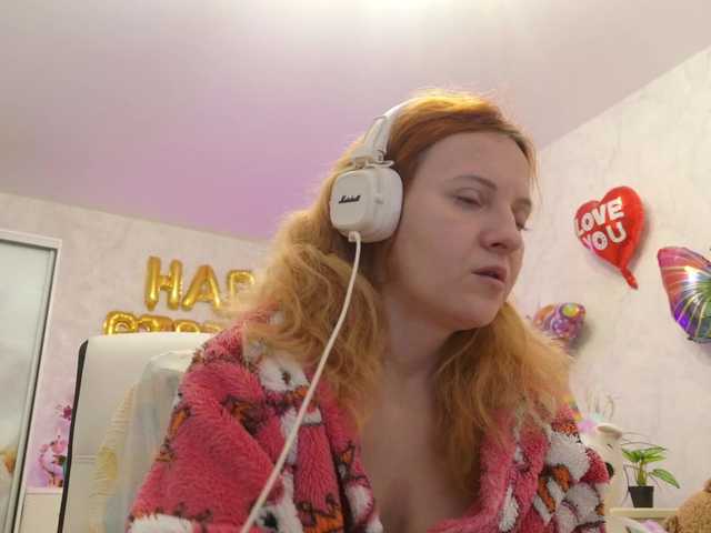 ladybigsmile's BongaCams show and profile