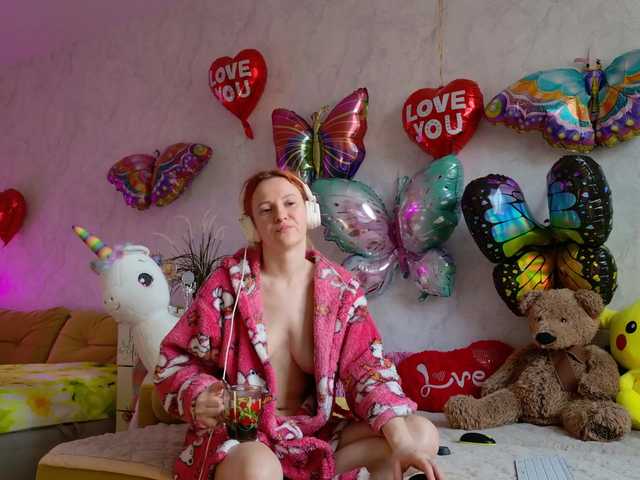 ladybigsmile's BongaCams show and profile