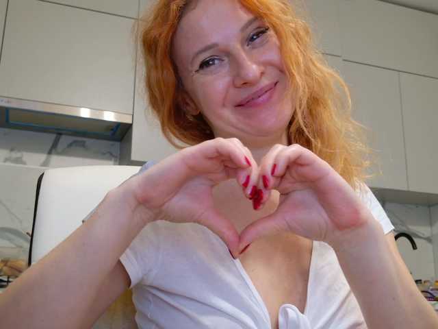 ladybigsmile's BongaCams show and profile