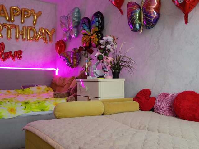 ladybigsmile's BongaCams show and profile