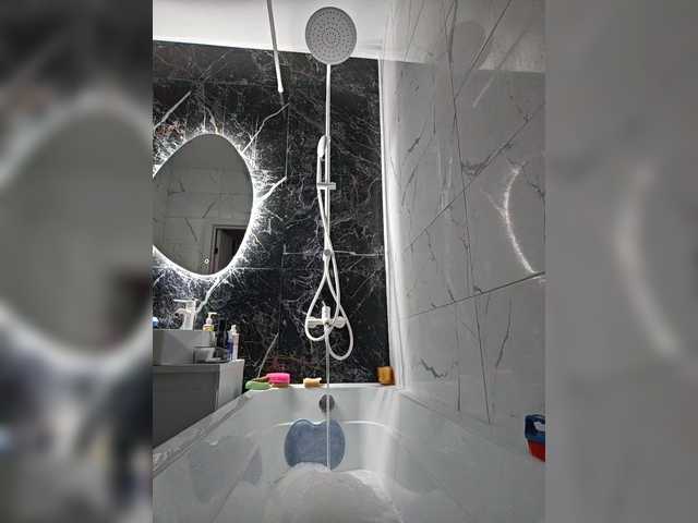 ladybigsmile's BongaCams show and profile