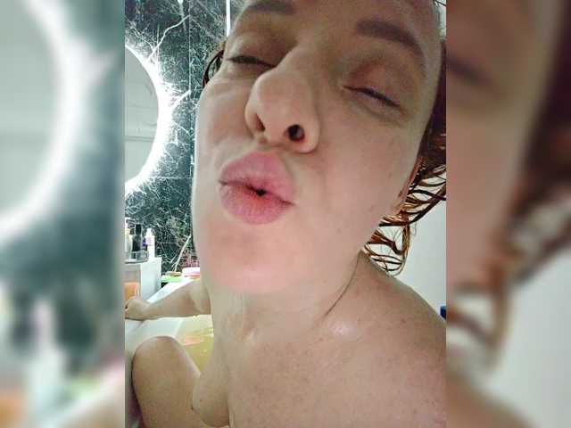 ladybigsmile's BongaCams show and profile